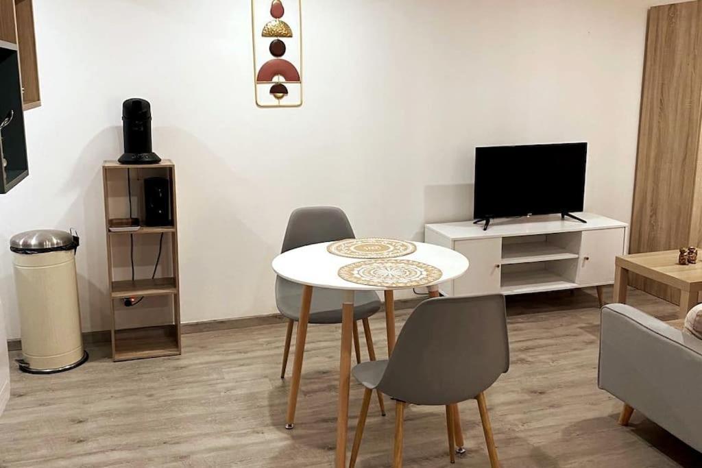 מנוסק Appartement Loft Terracotta מראה חיצוני תמונה